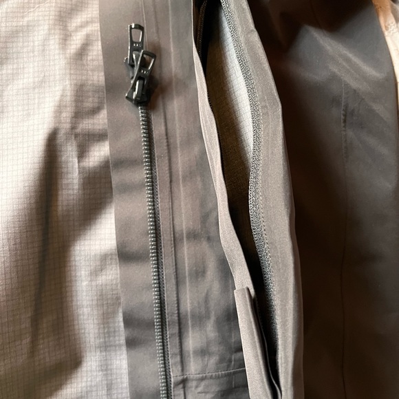 Viev 3 L Dante Long Gore Tex men’s waterproof rain jacket. New with tags. - Picture 9 of 9